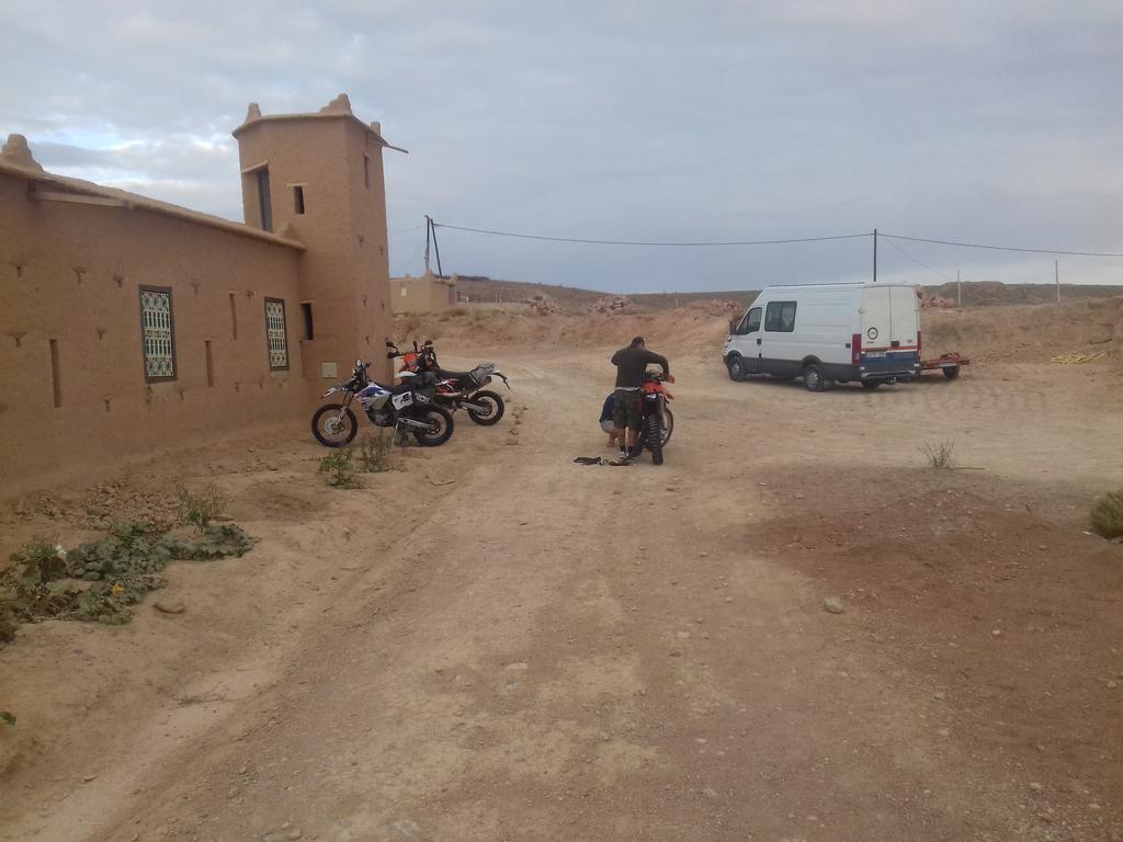 Kasbah Izoran Hotel Миделт Екстериор снимка